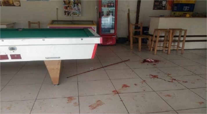 Idoso tem cabeça perfurada por taco de sinuca após briga em bar de MT