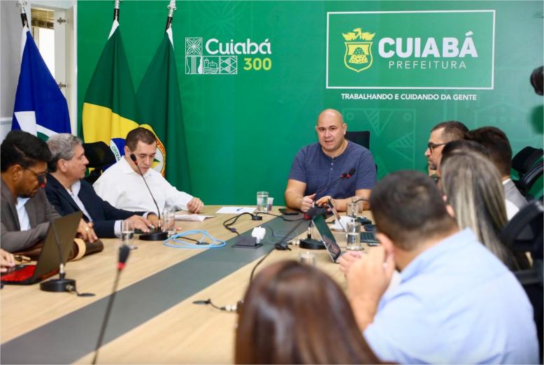 Em primeira reunião com secretariado, Abilio prioriza pagamento de salários atrasados e serviços essenciais