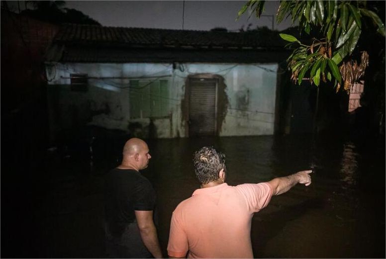 Auxílio deve começar ser pago na segunda-feira para famílias atingidas por enchentes