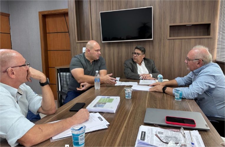 Após intervenção de Abilio, empresa anuncia pagamento a trabalhadores da coleta de lixo em Cuiabá