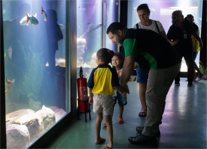 Crianças em tratamento contra o câncer visitam Aquário e Museu do Rio