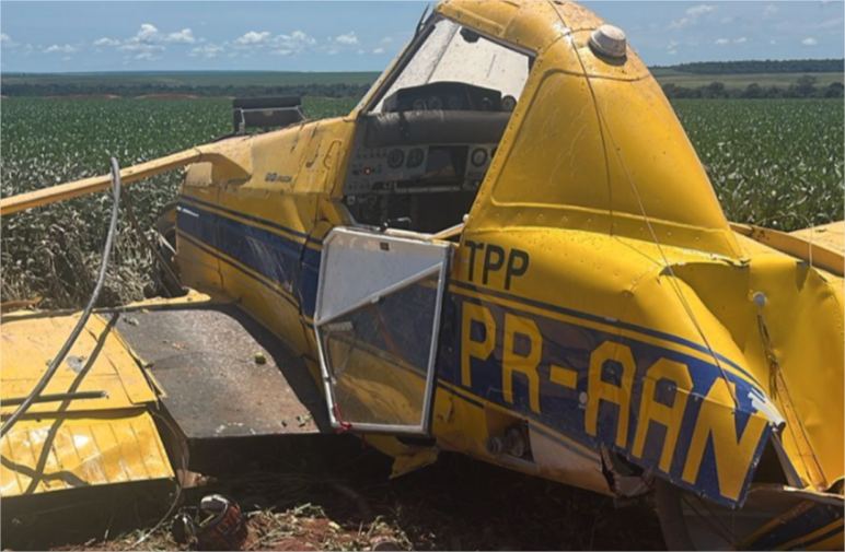 Avião agrícola cai em fazenda no interior de MT e piloto morre