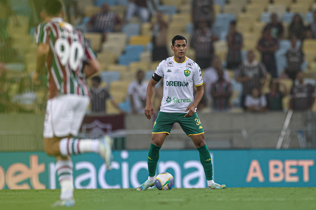 Cuiabá renova com Bruno Alves e anuncia retorno de jogadores emprestados
