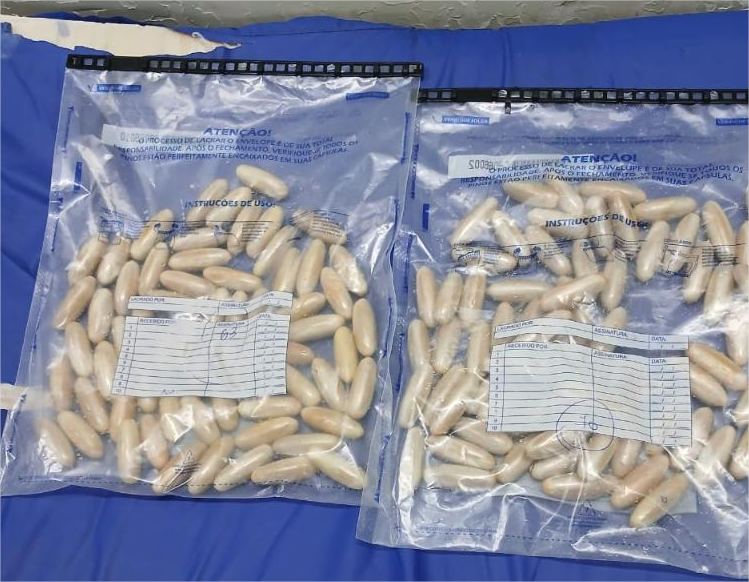 Traficantes bolivianos são presos com cápsulas de cocaína no estômago em Cuiabá