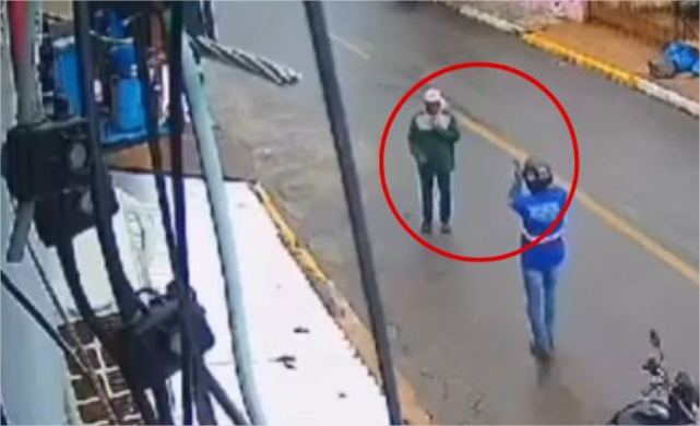 Câmera registra momento em que homem é morto a tiros no meio da rua em MT; veja