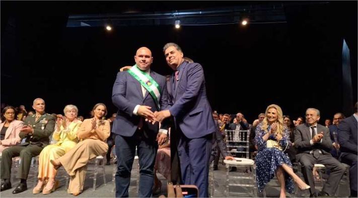 Abilio recebe faixa de prefeito de Cuiabá de Emanuel Pinheiro; veja vídeo