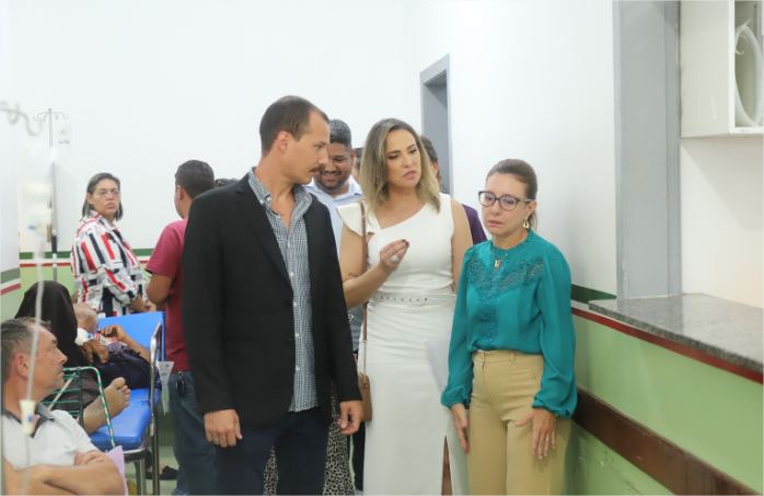 Flávia Moretti vistoria condições de atendimento e estrutura física do Pronto-Socorro e Hospital Municipal