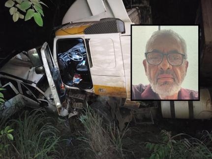 Idoso morre após bater S10 de frente com carreta na BR-070