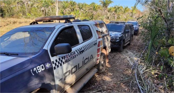 Bandidos entram em confronto com a Polícia Militar e ao menos um morre