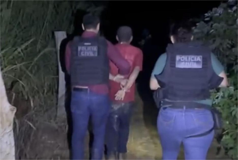 Homem que matou esposa a facadas na frente da filha é preso em MT; imagens fortes