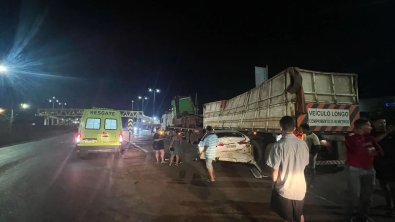 Acidente com 3 carretas, viatura da PM e mais 2 veículos mata piloto em MT