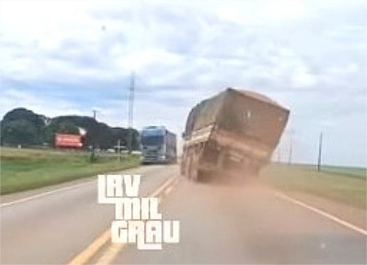 PM pega caminhoneiro alcoolizado fazendo zigue-zague na rodovia; veja vídeo