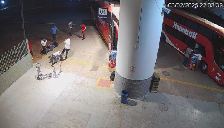 Vídeo: Polícia prende 4 vigilantes com acusação de matar homem espancado na rodoviária de Cuiabá