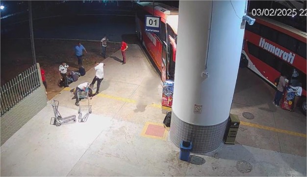 Vigilantes viram réus por espancar venezuelano até a morte em rodoviária