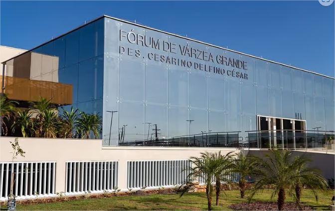 Homem é confundido com assassino de motorista e passa 8 meses preso injustamente em MT