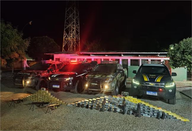 Traficantes são presos com 180 quilos de droga e seis fuzis; material é avaliado em R$ 4,6 milhões