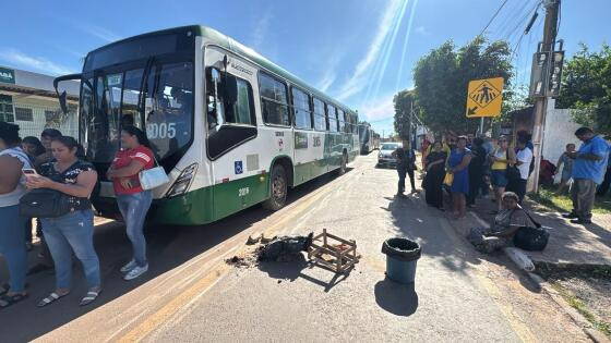 Moradores fazem protesto depois de Justiça apreender 30 ônibus; veja vídeo