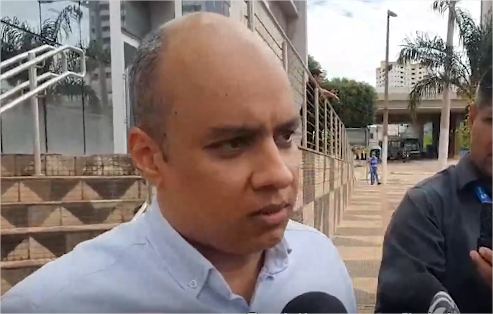Secretário diz não se arrepender de ter desacatado policiais; vídeo