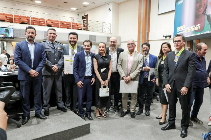 Durante sessão especial na ALMT, primeira-dama de MT destaca a importância do reconhecimento aos homenageados