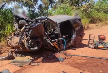 Motorista de Fiat Uno morre e grávida perde bebê após colisão com caminhão