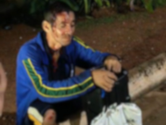 Homem é atacado com golpes de facão e espancado com pauladas em VG