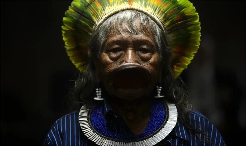 Raoni tentará convencer Lula a não explorar petróleo na Amazônia em visita a MT