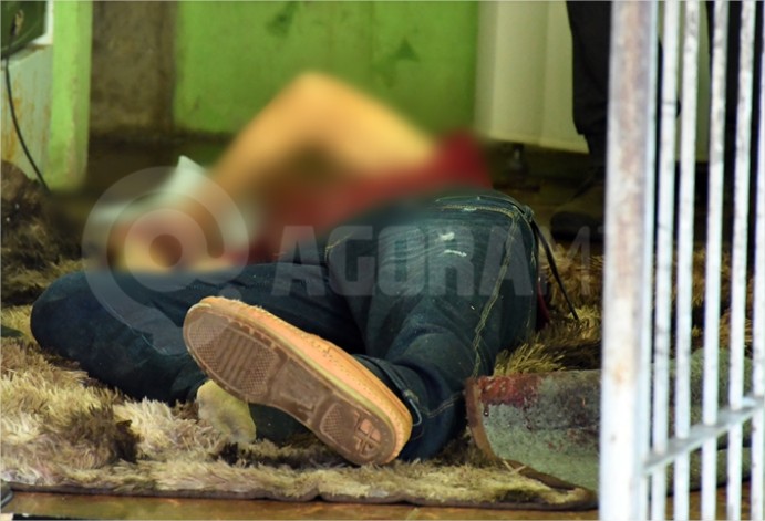 Homem é encontrado morto com sinais de violência e bilhete misterioso