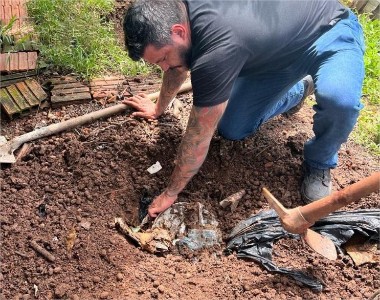 Polícia Civil apreende drogas de facção criminosa enterradas em quintal de casa em VG