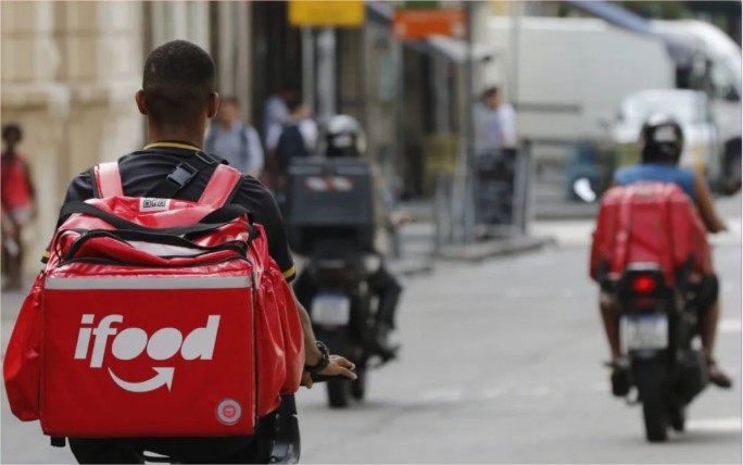 Sem reajuste, entregadores de apps entram em greve e paralisam serviço