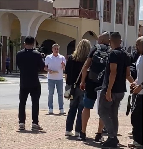 Luciano Huck é flagrado com barra de ouro em frente a escola em Várzea Grande; veja vídeo