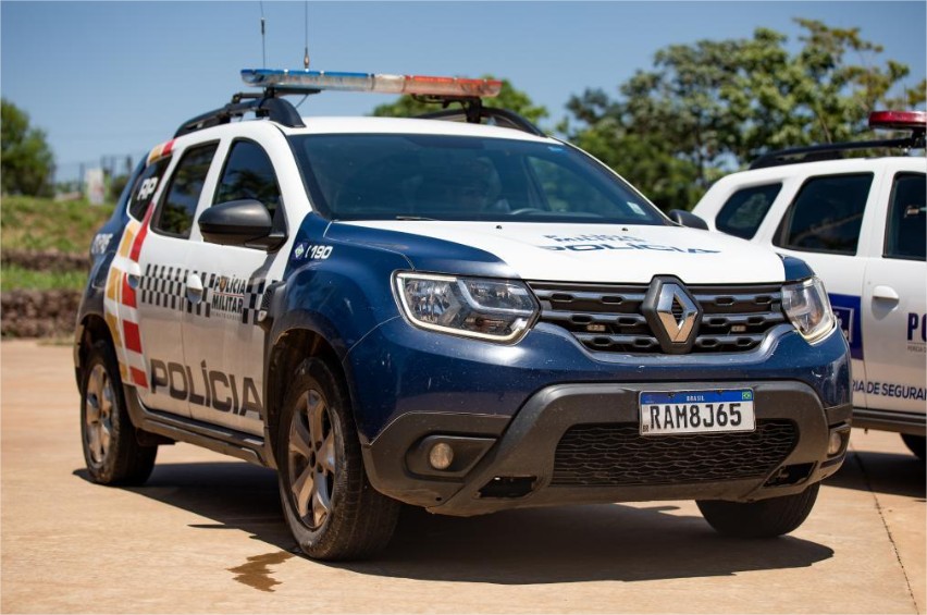 Esposa mata marido a tiros em assentamento e foge deixando armas para trás