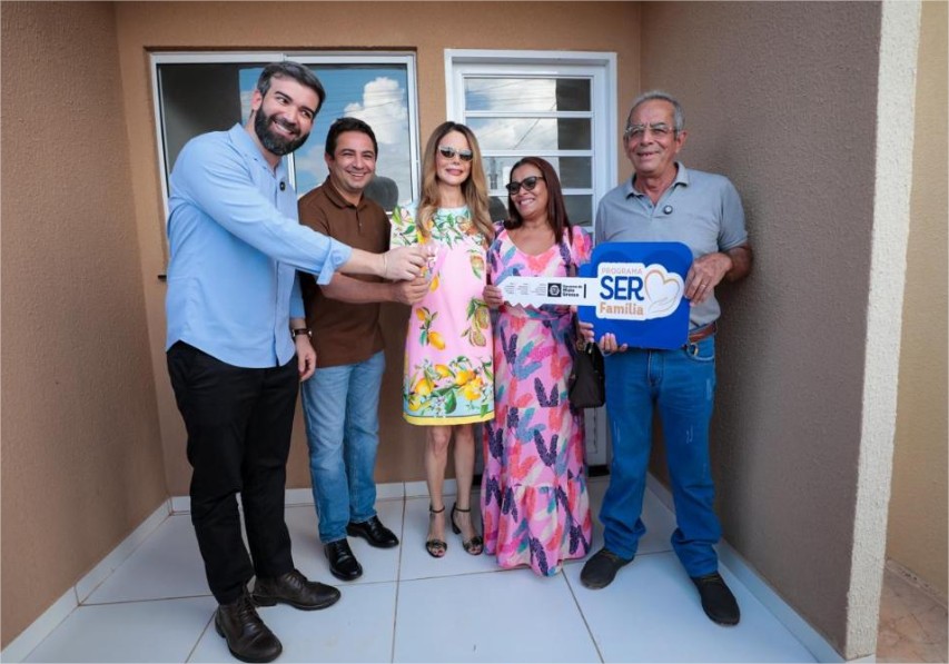 Virginia Mendes entrega primeira casa sorteada no Casamento Abençoado