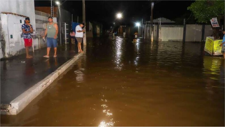 Temporal alaga casas e deixa famílias desabrigadas em Várzea Grande