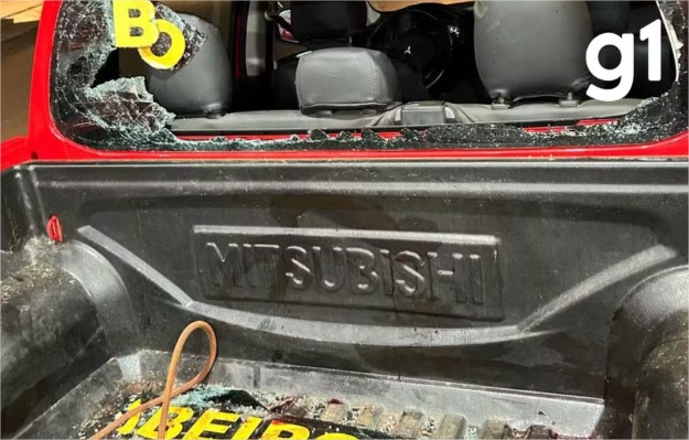 Anta invade posto de combustível e quebra vidro de viatura durante resgate em MT; vídeo