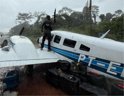 Avião com meia tonelada de cocaína avaliada em R$ 12,5 milhões é apreendido