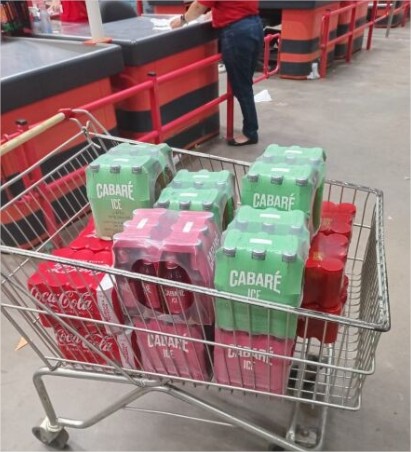 Cliente é detido após sair de supermercado com R$ 6 mil em bebidas pagando R$ 585