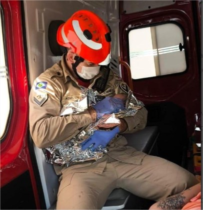 Mulher dá a luz no banheiro de casa e é socorrida por bombeiros em MT