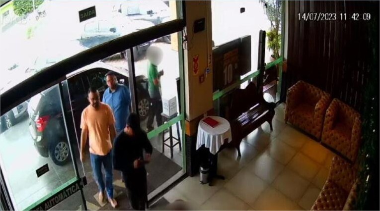 Vídeo: Policial penal e presos almoçaram em churrascaria após fuga da penitenciária de VG