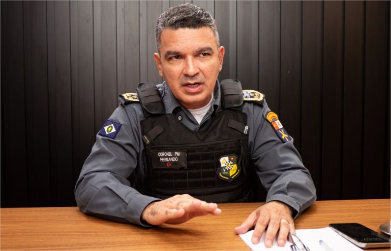 ‘Facções não querem ajudar a população, querem aprisioná-las’, diz comandante da PM