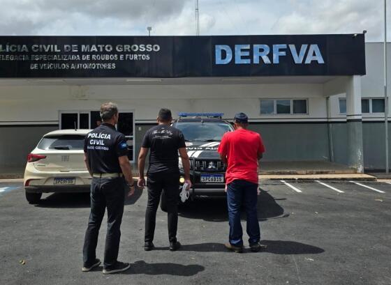 Advogado é preso por tentar tirar Jeep de delegacia com documento falso