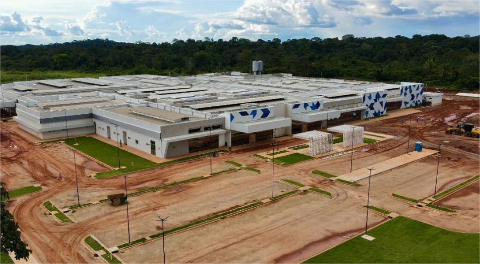 Obras dos novos hospitais regionais avançam em Mato Grosso; veja status