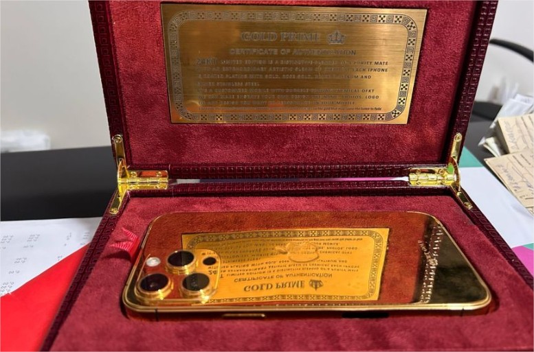 PF apreende Iphone banhado a ouro 24 quilates na casa de alvo