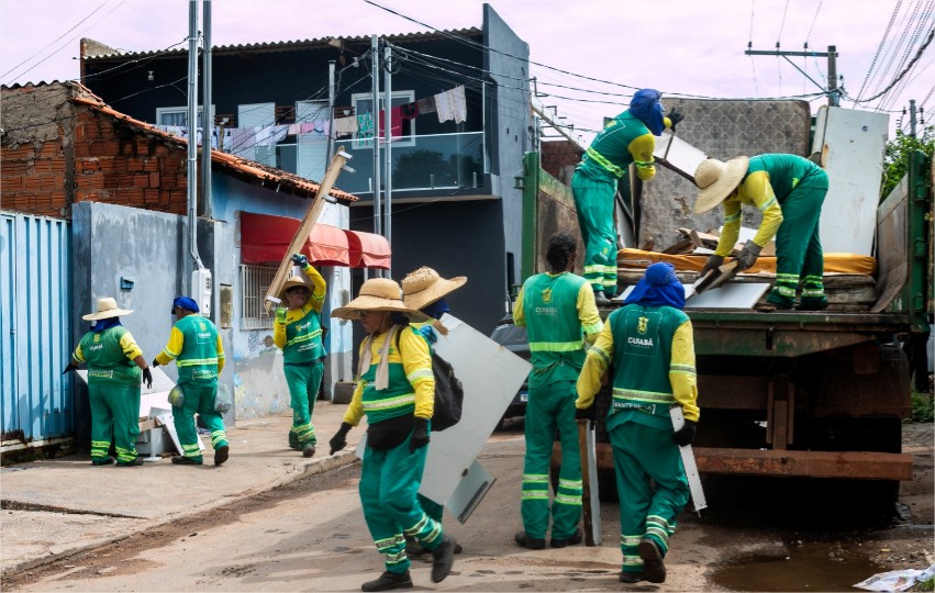 Limpurb realiza mutirão de cata-treco em 12 bairros de Cuiabá