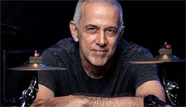 Baterista dos Paralamas do Sucesso chama bolsonaristas de ‘débeis mentais’ e provoca onda de boicotes