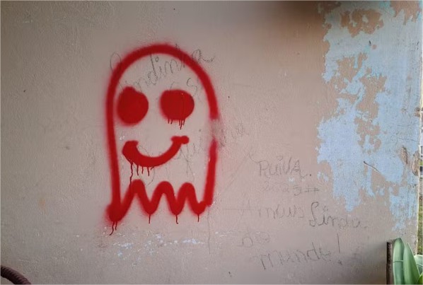 Criminosos são alvos de operação por picharem símbolo de facção em muros em MT