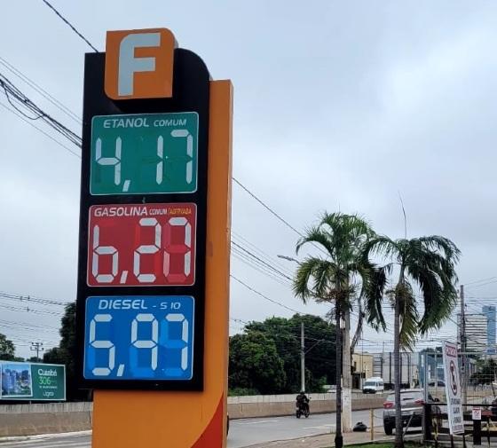Após quatro semanas de queda, preço do etanol dispara quase 10% e surpreende motoristas em Cuiabá