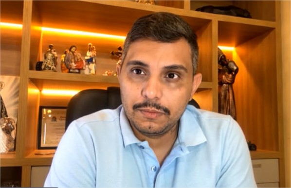 Prefeito aciona a Justiça após sofrer ataque homofóbico em MT