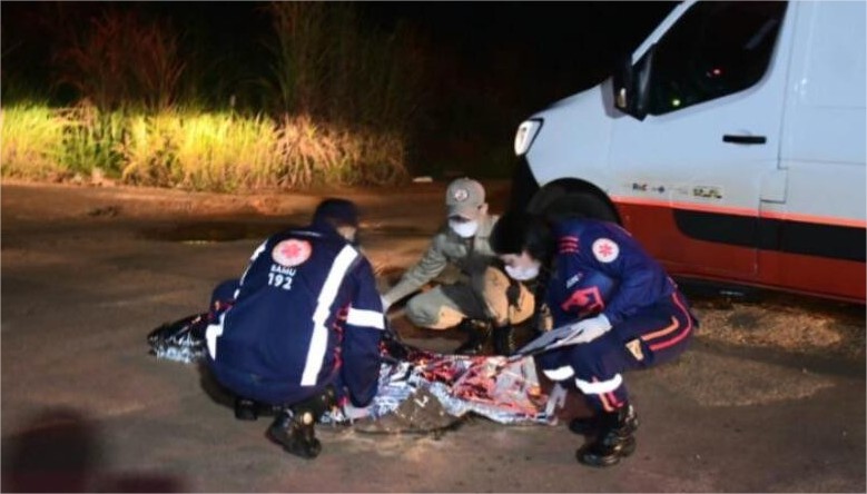 Mulher morre ao cair da carroceria de caminhonete conduzida por cunhado