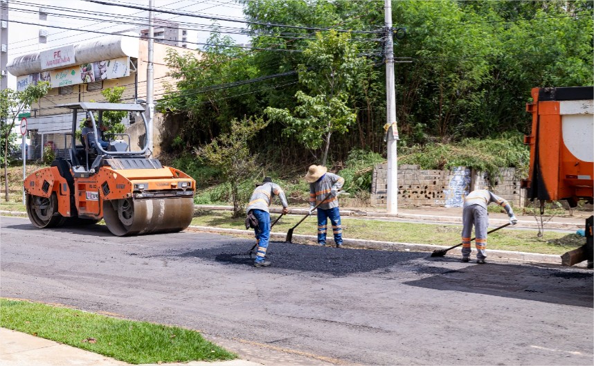 Avenida principal do Residencial Terra Nova recebe tapa-buraco e recapeamento
