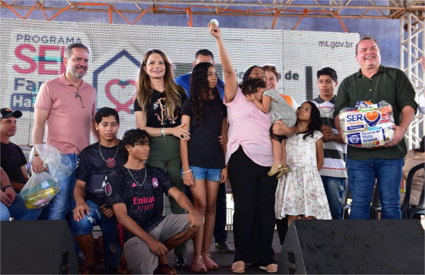 Primeira-dama do Estado entrega casas e transforma a vida de 63 famílias com o SER Família Habitação em Ribeirão Cascalheira